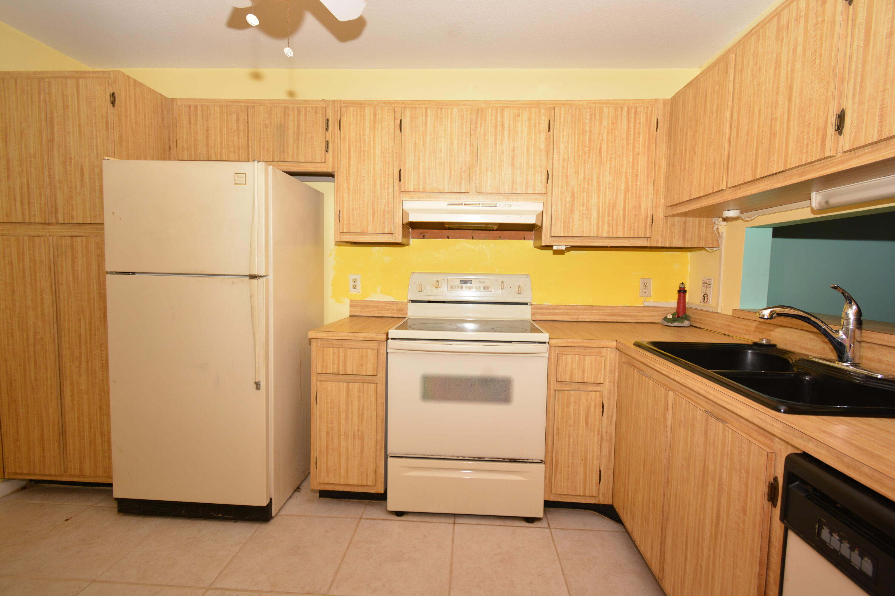 136 Pinewood Court Jupiter, FL 33458 - Photo 2 of 12 Kitchen