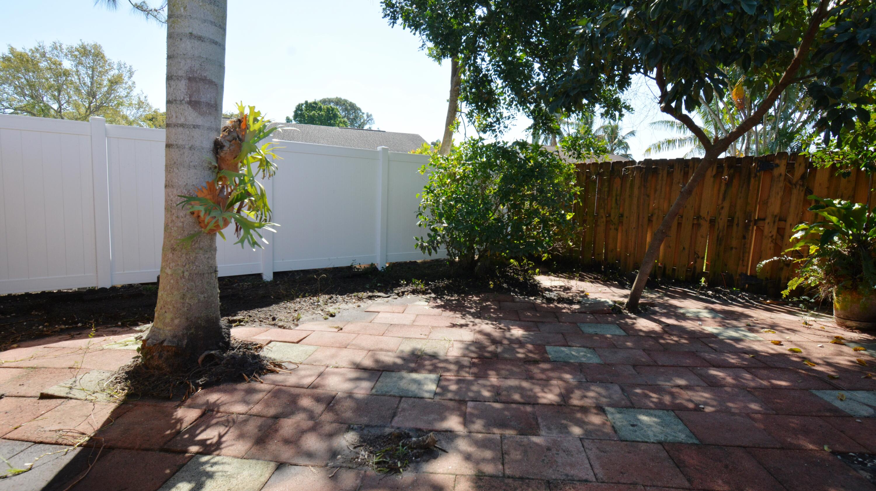 136 Pinewood Court Jupiter, FL 33458 - Photo 8 of 12 ADSC_2089