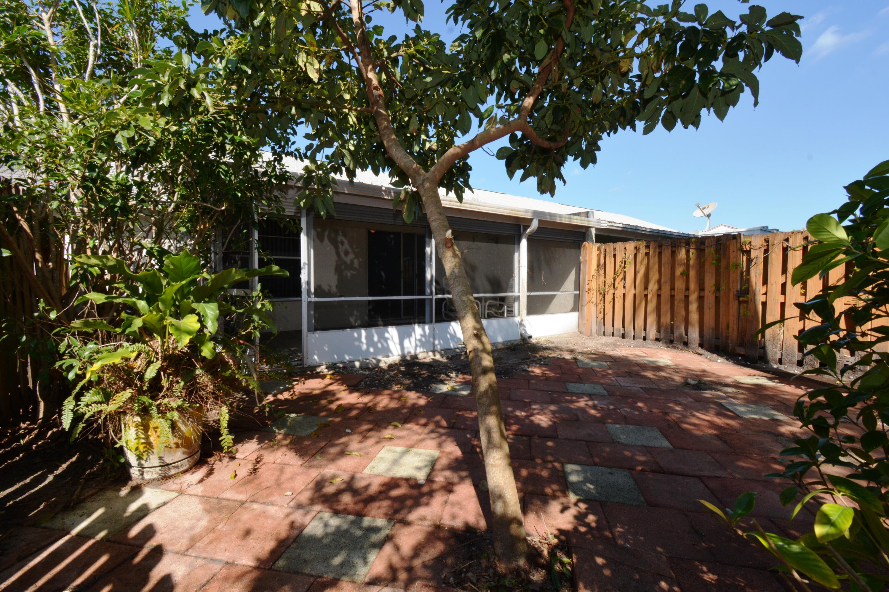 136 Pinewood Court Jupiter, FL 33458 - Photo 10 of 12 ADSC_2116