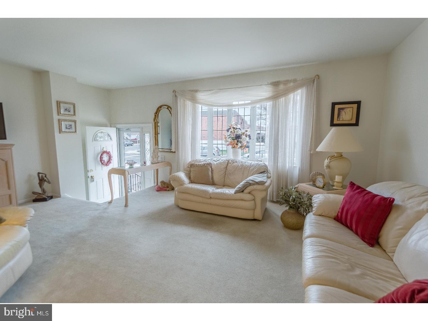 3104 Belgreen Road Philadelphia, PA 19154 - Photo 4 of 20 Living Room