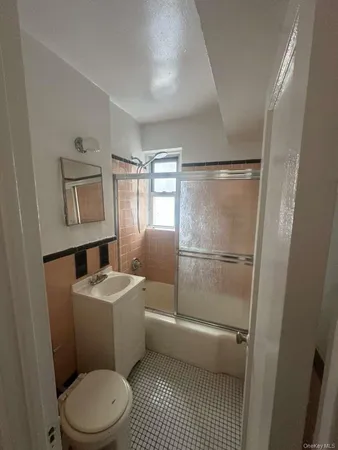 $285,000 | 63-109 Saunders Street, Unit A8 | Rego Park