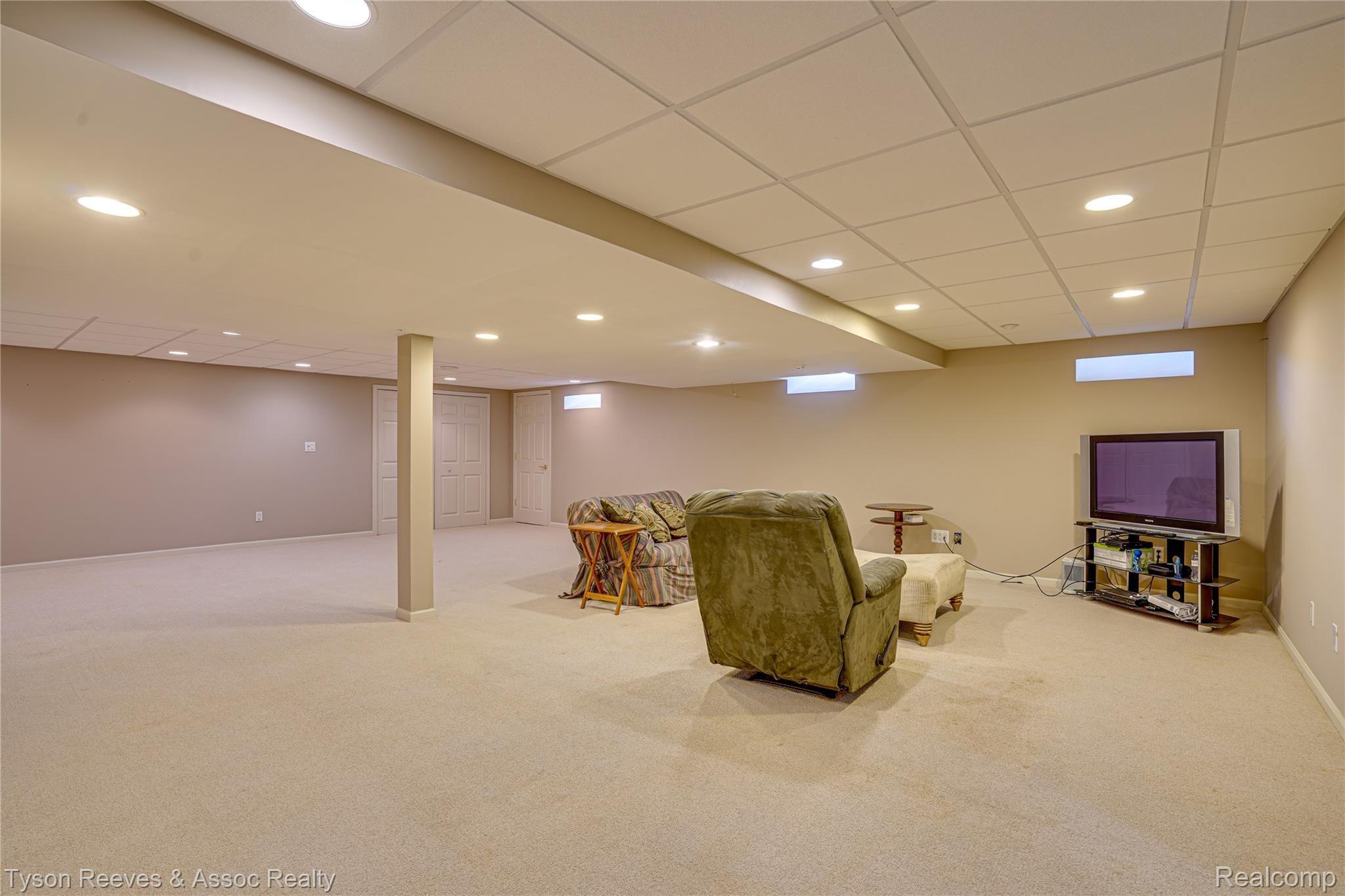 1957 Catlin Drive Rochester, MI 48306 - Photo 33 of 38 Full Basement 3.jpg