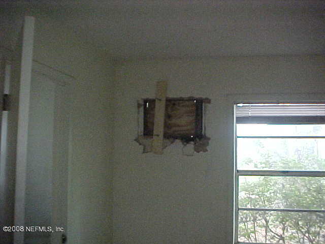 396 Beecher Springs Road Crescent City, FL 32112 - Photo 11 of 17 a room with a window