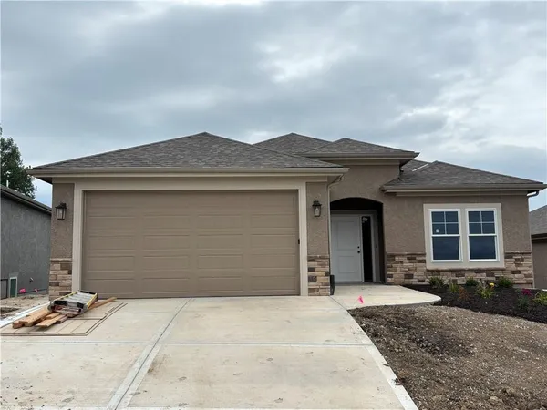 $437,770 | 2121 Greenfield Drive, Kearney, MO 64060