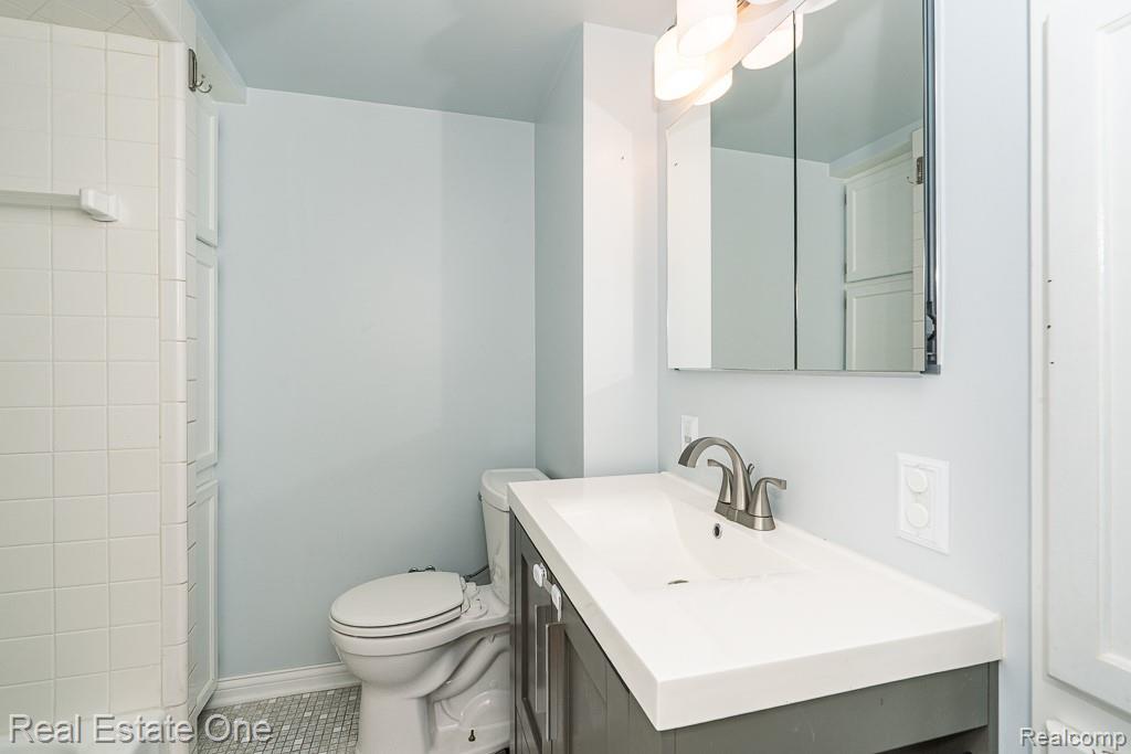 2460 Emmons Avenue Rochester Hills, MI 48307 - Photo 25 of 45