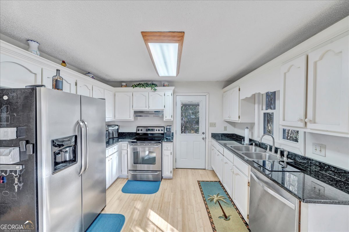 637 Will Scarlet Way Macon, GA 31220 - Photo 15 of 38 a large kitchen with granite countertop a lot of counter space and stainless steel appliances
