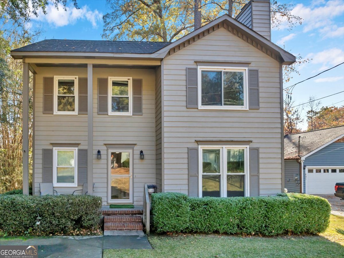 637 Will Scarlet Way Macon, GA 31220 - Photo 3 of 38 a front view of a house with garden