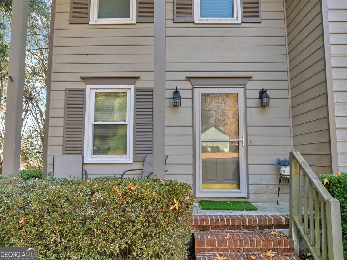 637 Will Scarlet Way Macon, GA 31220 - Photo 5 of 38 a front view of a house with a yard