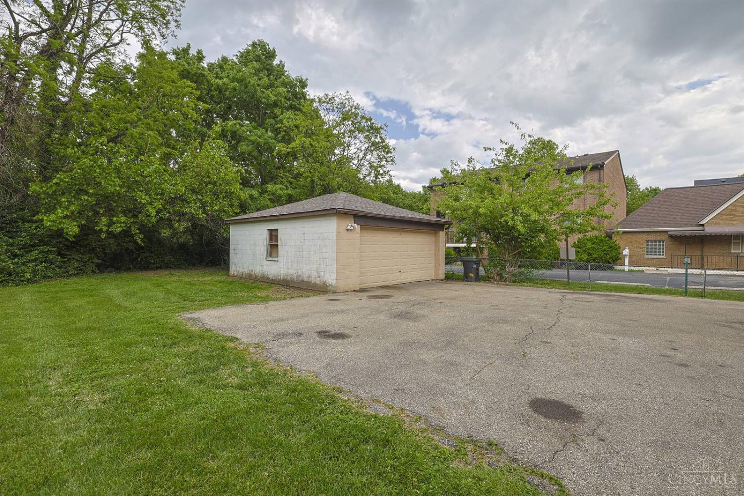 6800 Cheviot Road Cincinnati, OH 45247 - Photo 30 of 35