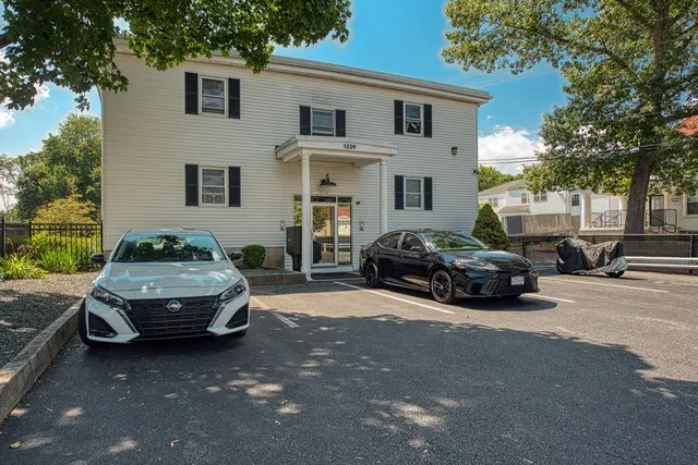 $1,800 | 1329 Main Street, Unit 7, Brockton, MA 02301