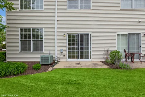 $2,450 | 1822 Golden Gate Lane, Naperville, IL 60563