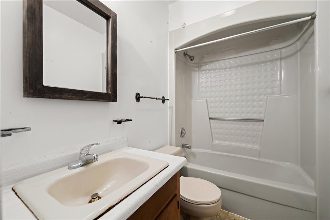 211 Timberline Ridge Walhalla, SC 29691 - Photo 38 of 50 This bathroom also has a large linen closet, not pictured
