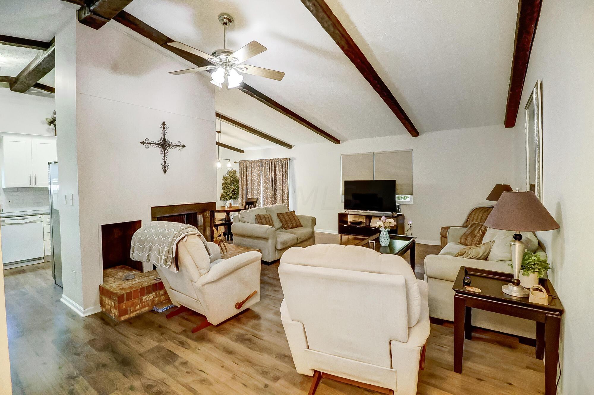 561 Clotts Road Columbus, OH 43230 - Photo 3 of 20 Huge Great Room
