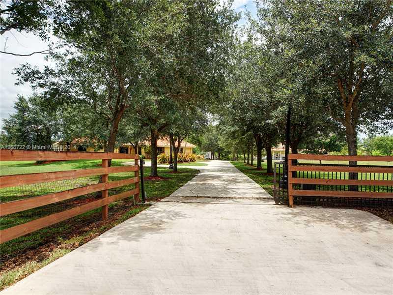 17641 Southwest 70th Place Southwest Ranches, FL 33331 - Photo 18 of 24 a view of park with trees