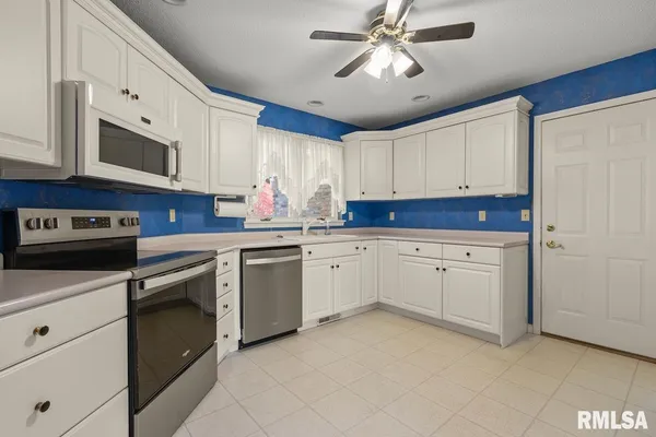 $329,900 | 7112 North Willow Bend Pointe, Unit 21, Peoria, IL 61614