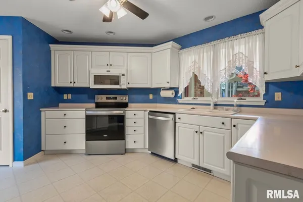 $329,900 | 7112 North Willow Bend Pointe, Unit 21, Peoria, IL 61614