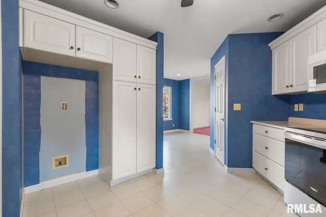 $350,000 | 7112 North Willow Bend Pointe, Unit 21, Peoria, IL 61614