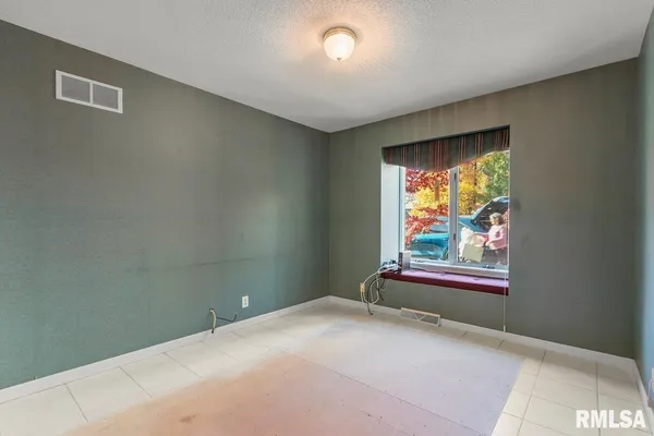 $329,900 | 7112 North Willow Bend Pointe, Unit 21, Peoria, IL 61614