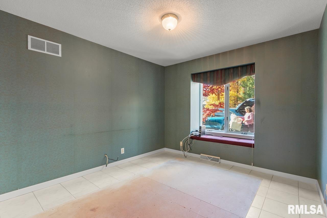 7112 North Willow Bend Pointe, Unit 21 Peoria, IL 61614 - Photo 17 of 53