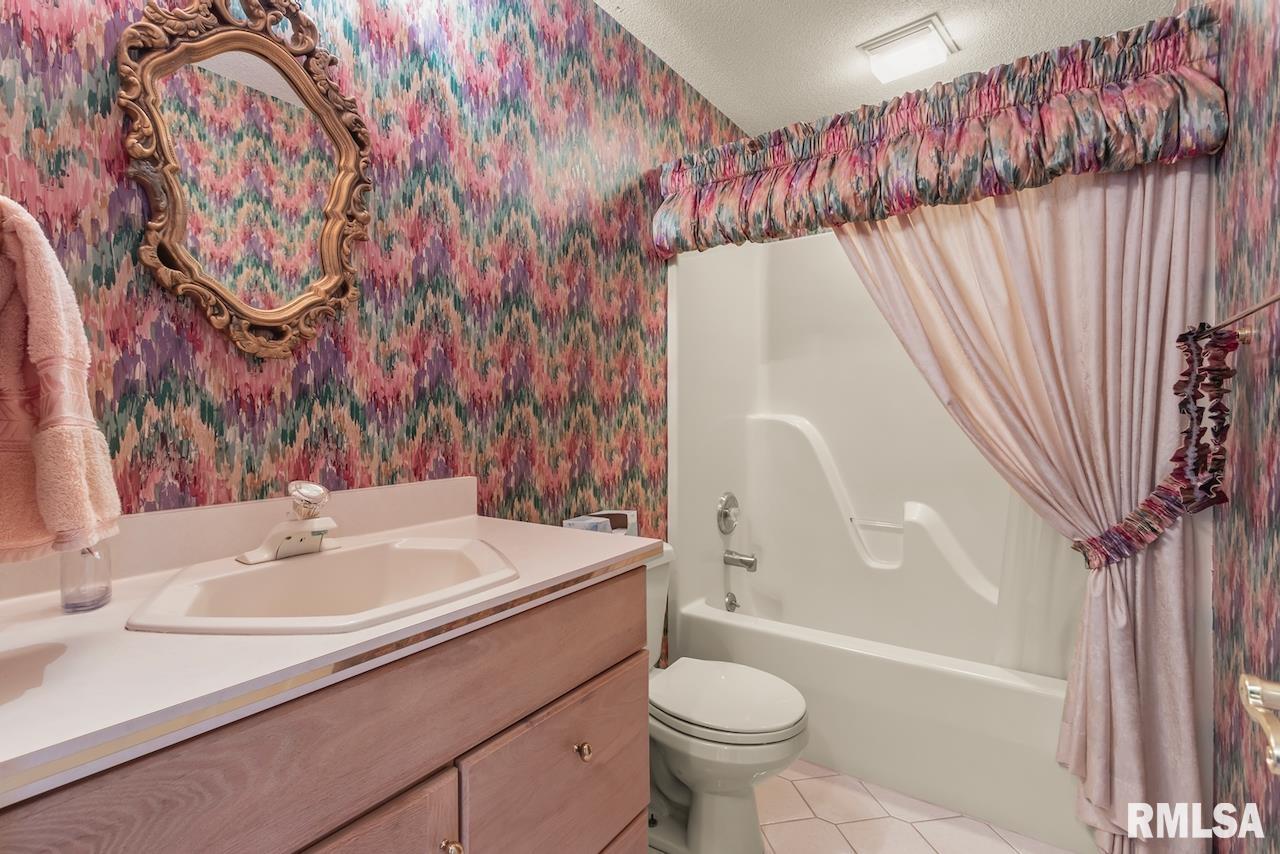 7112 North Willow Bend Pointe, Unit 21 Peoria, IL 61614 - Photo 25 of 53