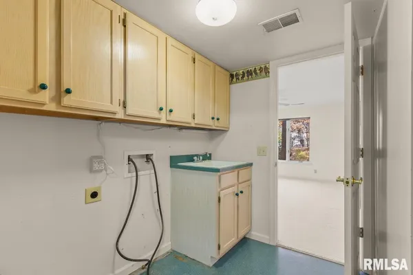$329,900 | 7112 North Willow Bend Pointe, Unit 21, Peoria, IL 61614