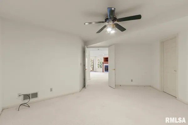 $329,900 | 7112 North Willow Bend Pointe, Unit 21, Peoria, IL 61614