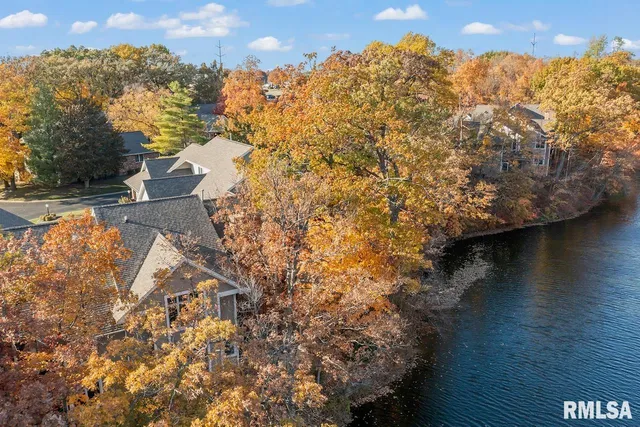 $350,000 | 7112 North Willow Bend Pointe, Unit 21, Peoria, IL 61614