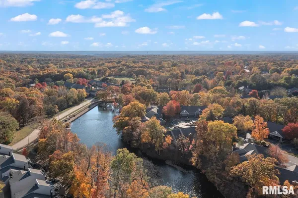 $329,900 | 7112 North Willow Bend Pointe, Unit 21, Peoria, IL 61614