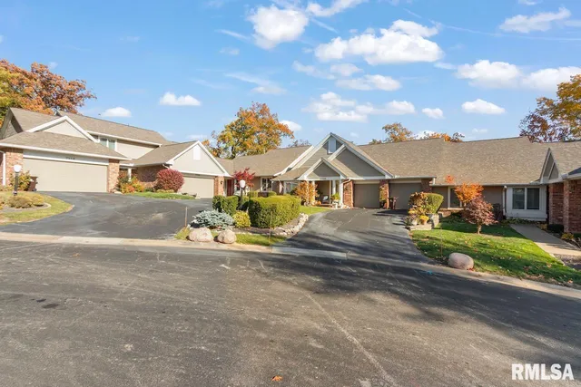 $350,000 | 7112 North Willow Bend Pointe, Unit 21, Peoria, IL 61614