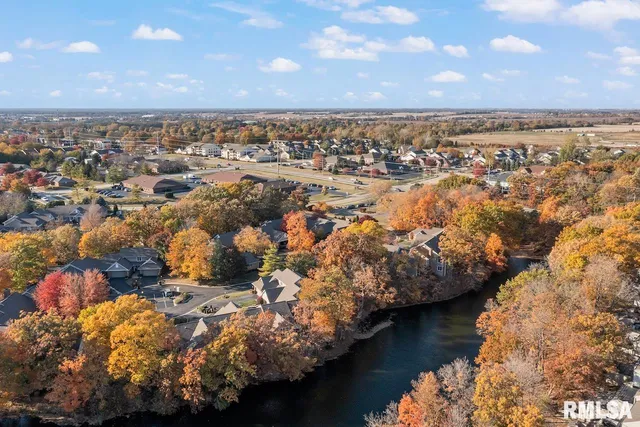 $350,000 | 7112 North Willow Bend Pointe, Unit 21, Peoria, IL 61614