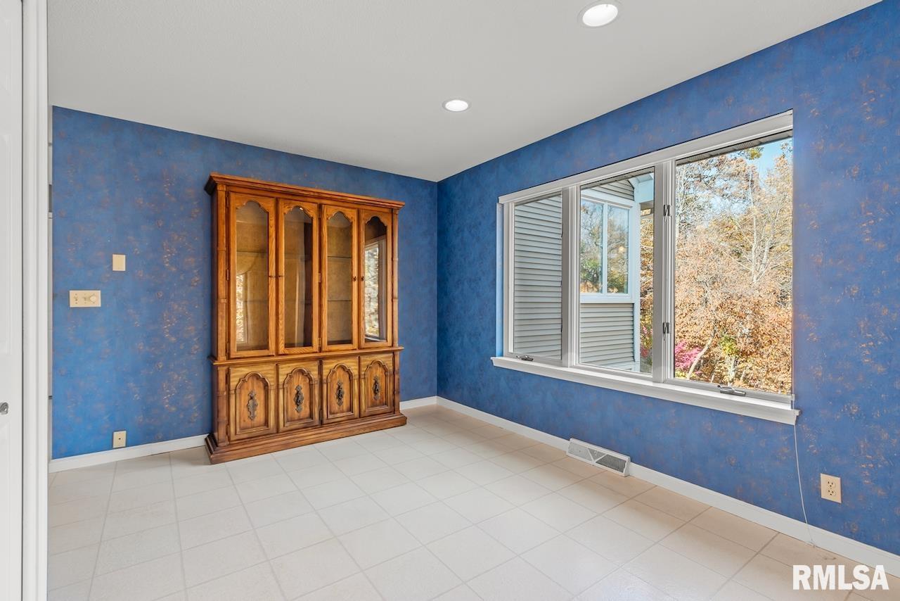 7112 North Willow Bend Pointe, Unit 21 Peoria, IL 61614 - Photo 10 of 53