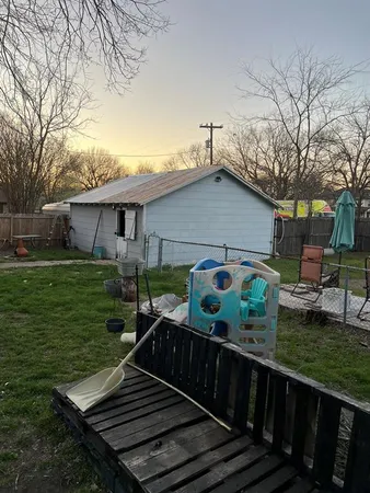 a view of a house with backyard and sitting area