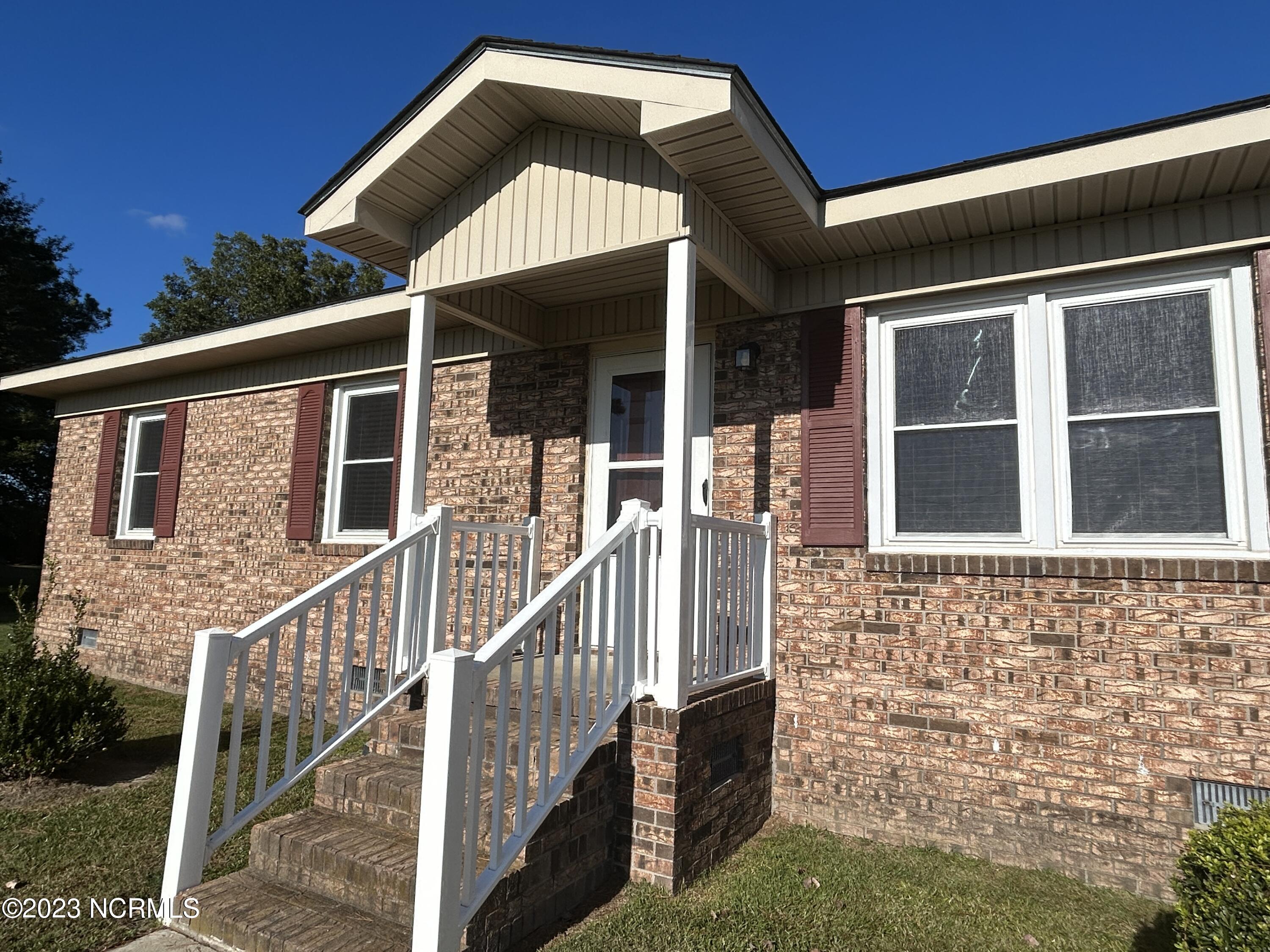 6409 Mary Chapel Road Scotland Neck, NC 27874 - Photo 1 of 51 front view right side