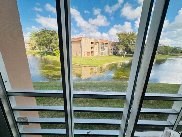 $150,000 | 9900 Sunrise Lakes Boulevard, Unit 201, Sunrise, FL 33322