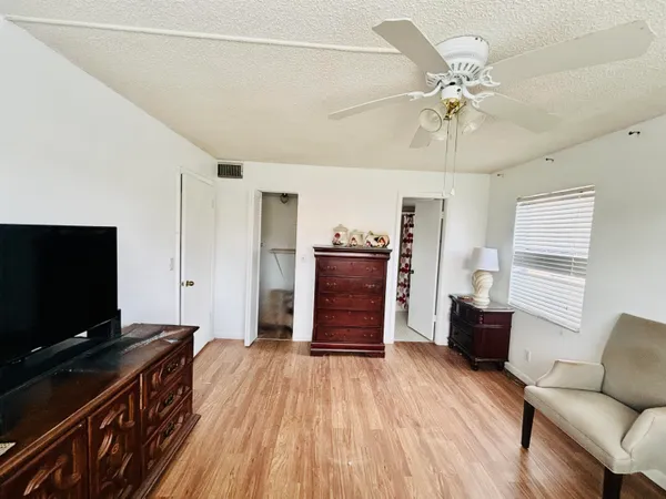 $150,000 | 9900 Sunrise Lakes Boulevard, Unit 201, Sunrise, FL 33322