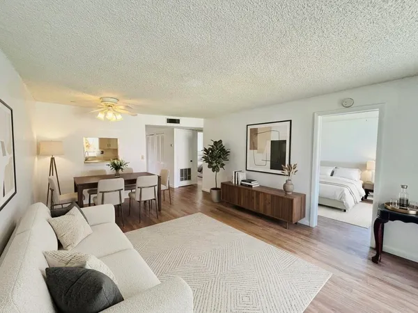 $150,000 | 9900 Sunrise Lakes Boulevard, Unit 201, Sunrise, FL 33322