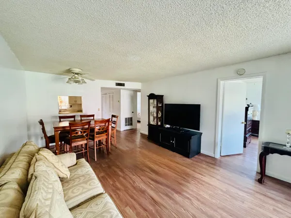 $150,000 | 9900 Sunrise Lakes Boulevard, Unit 201, Sunrise, FL 33322