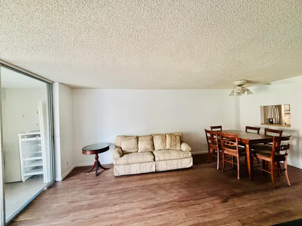 $150,000 | 9900 Sunrise Lakes Boulevard, Unit 201, Sunrise, FL 33322
