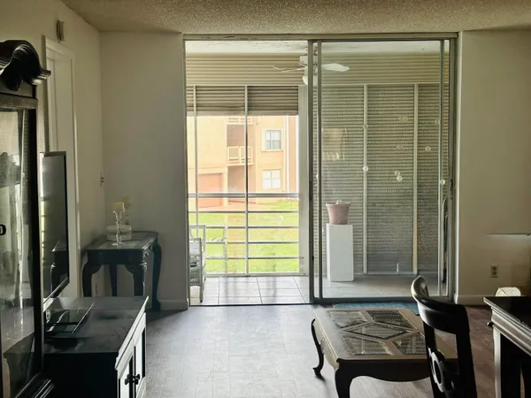 $150,000 | 9900 Sunrise Lakes Boulevard, Unit 201, Sunrise, FL 33322