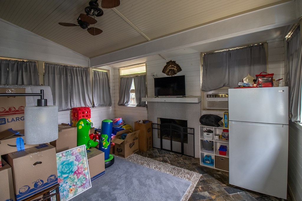 133 Travis Street Kerrville, TX 78028 - Photo 20 of 28
