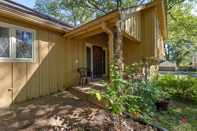 a view of a house with a small yard and plants
