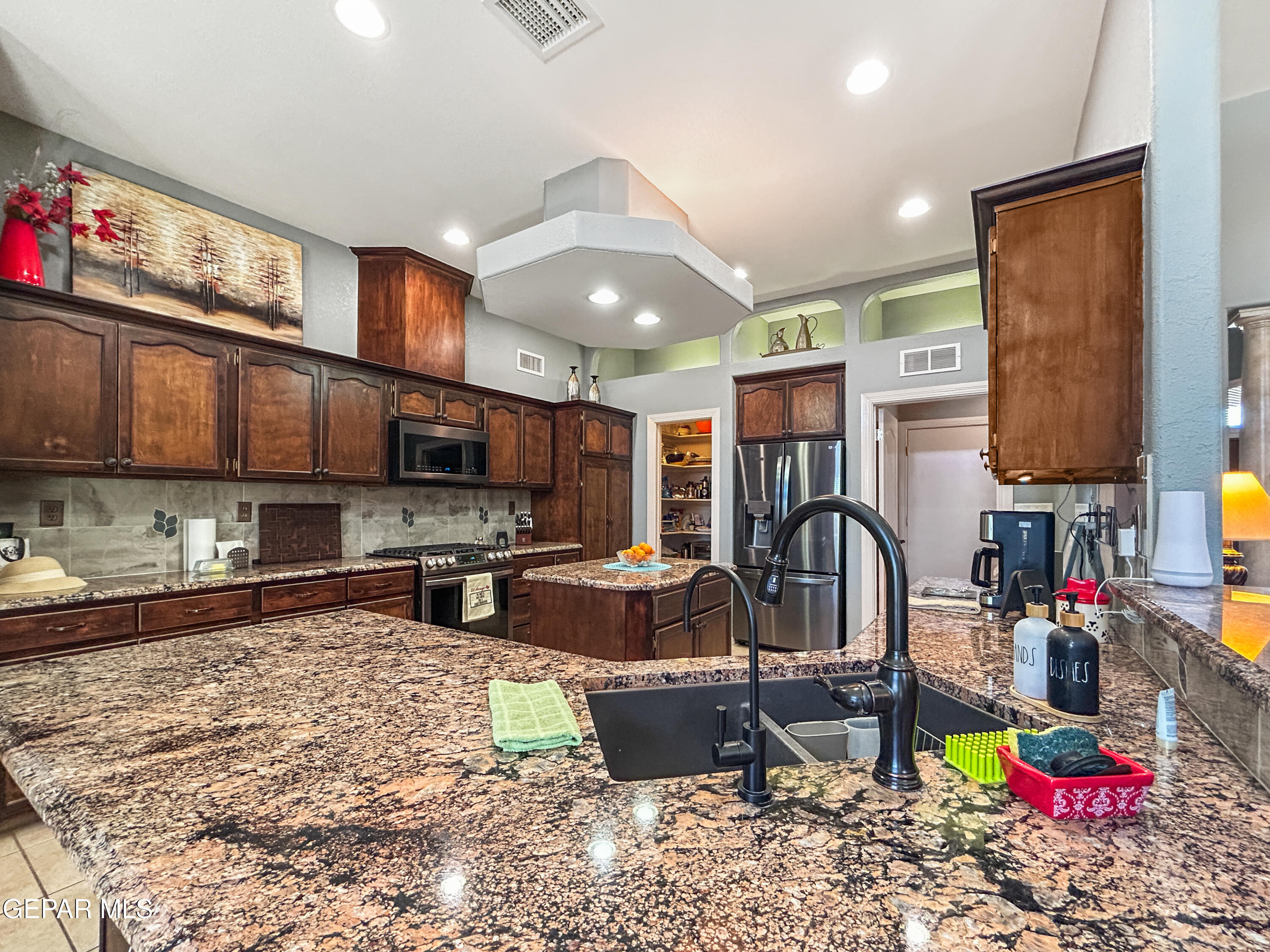 6680 Capitan Ridge El Paso, TX 79912 - Photo 32 of 47 Kitchen