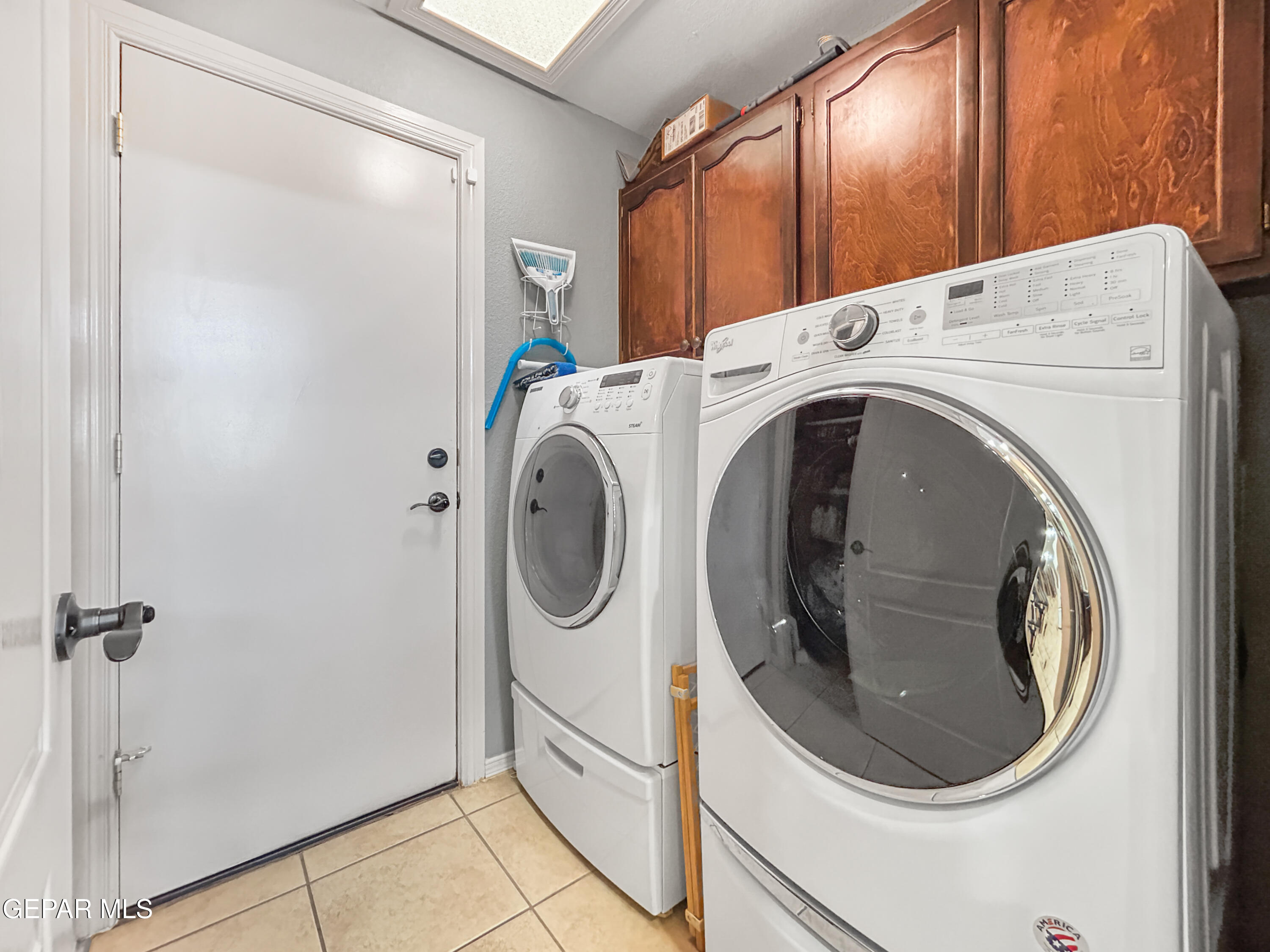 6680 Capitan Ridge El Paso, TX 79912 - Photo 34 of 47 Laundry