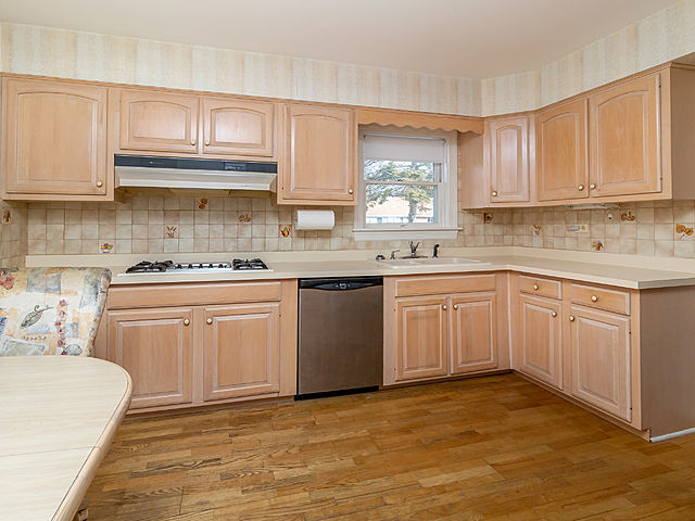 5611 Capri Lane Morton Grove, IL 60053 - Photo 4 of 11