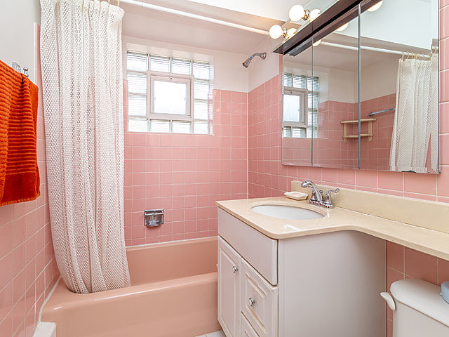 5611 Capri Lane Morton Grove, IL 60053 - Photo 7 of 11