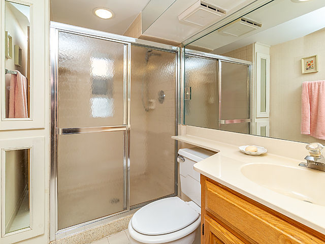 5611 Capri Lane Morton Grove, IL 60053 - Photo 8 of 11