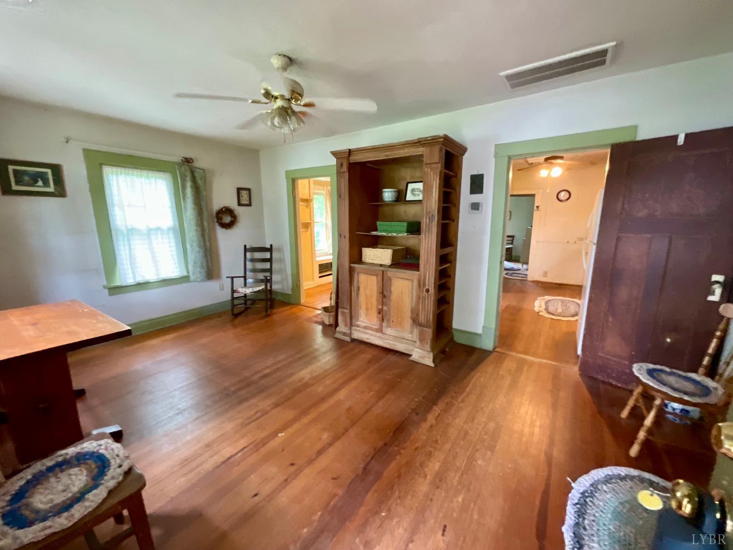 188 Washington Street Amherst, VA 24521 - Photo 3 of 20