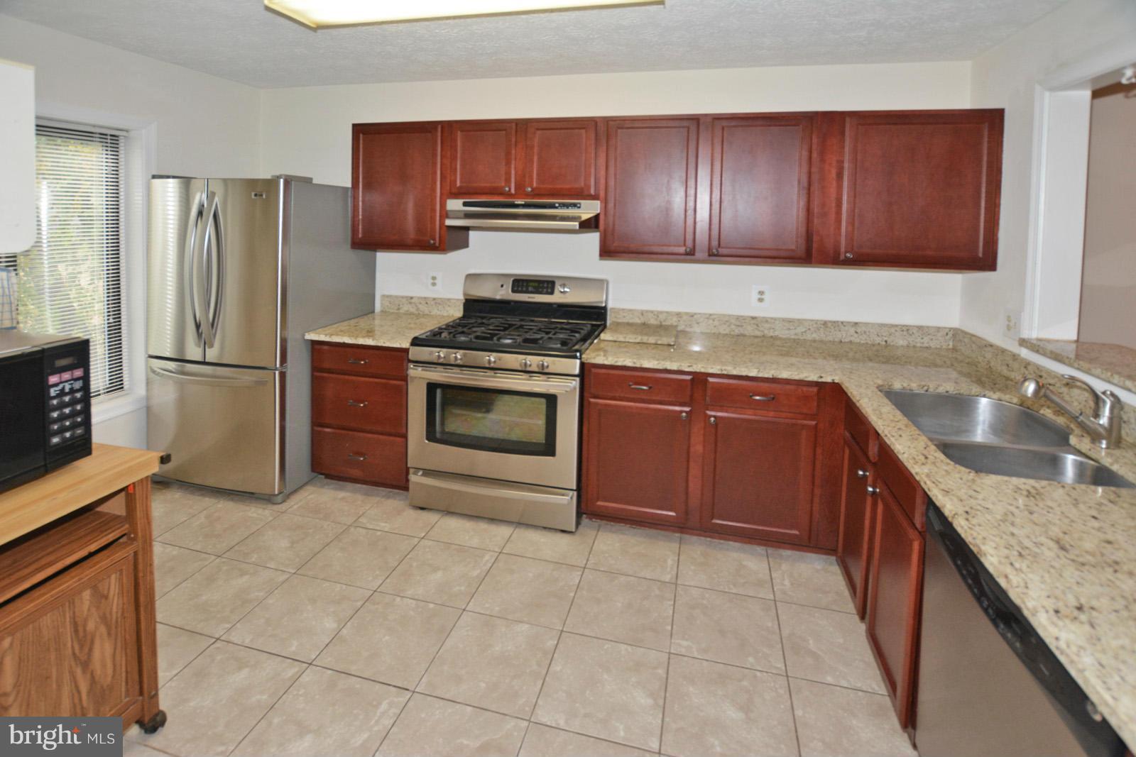2293 Hunter's Run Drive, Unit 2293 Reston, VA 20191 - Photo 3 of 20 Kitchen
