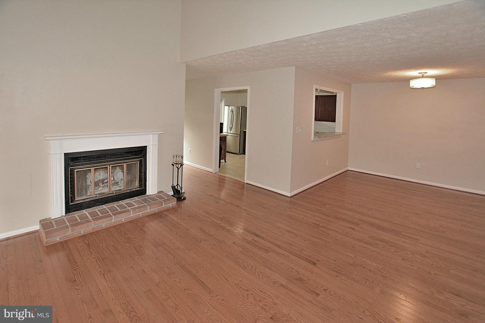 2293 Hunter's Run Drive, Unit 2293 Reston, VA 20191 - Photo 8 of 20 Living Room