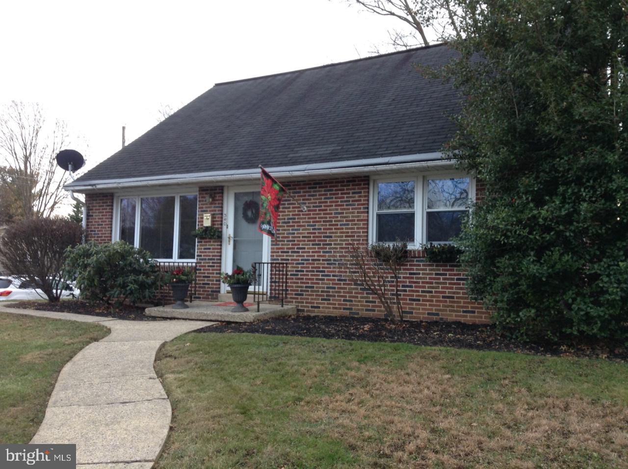 340 East 2nd Avenue Lititz, PA 17543 - Photo 3 of 20 front view of a house with a yard